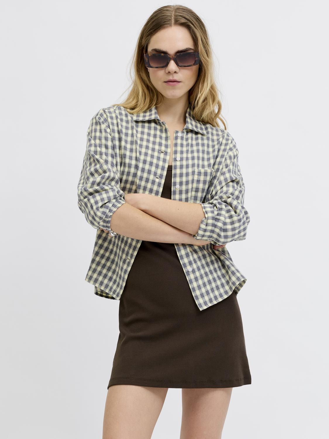 model_shot-front